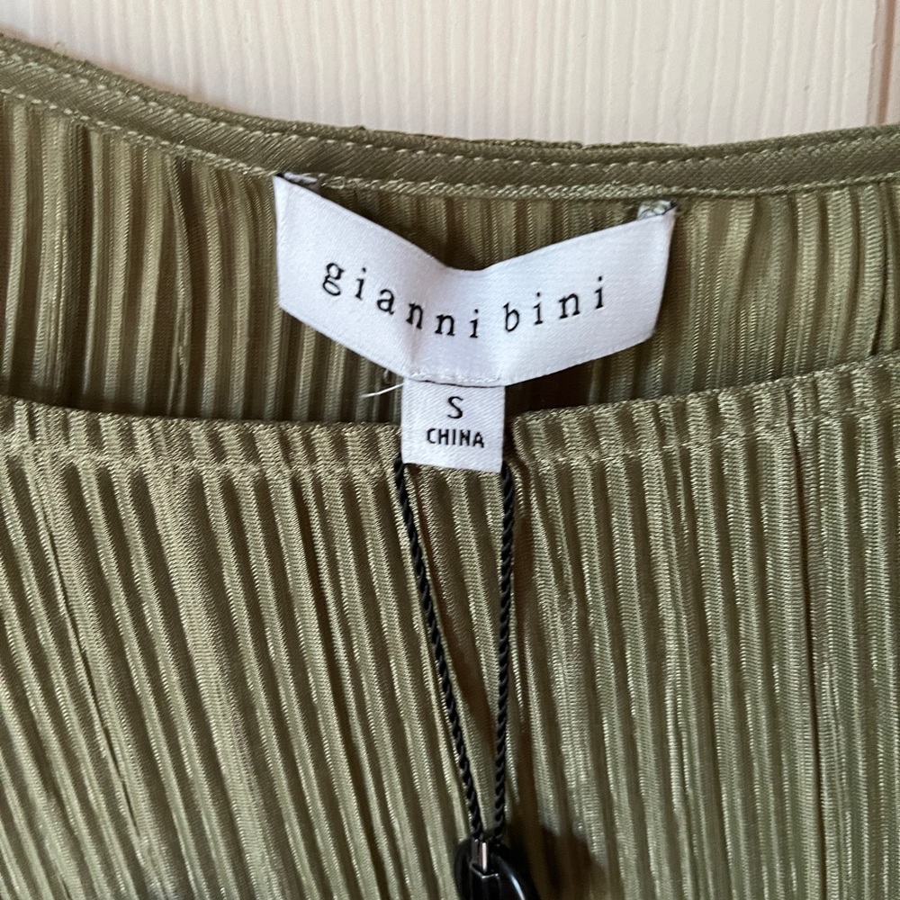 Gianni Bini Joni Woven Boat Neck Long Sleeve Coordinating Cropped Blouse